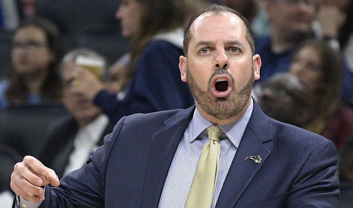 Frank Vogel Tak Terima Cap Lakers Dihuni Pemain Gaek